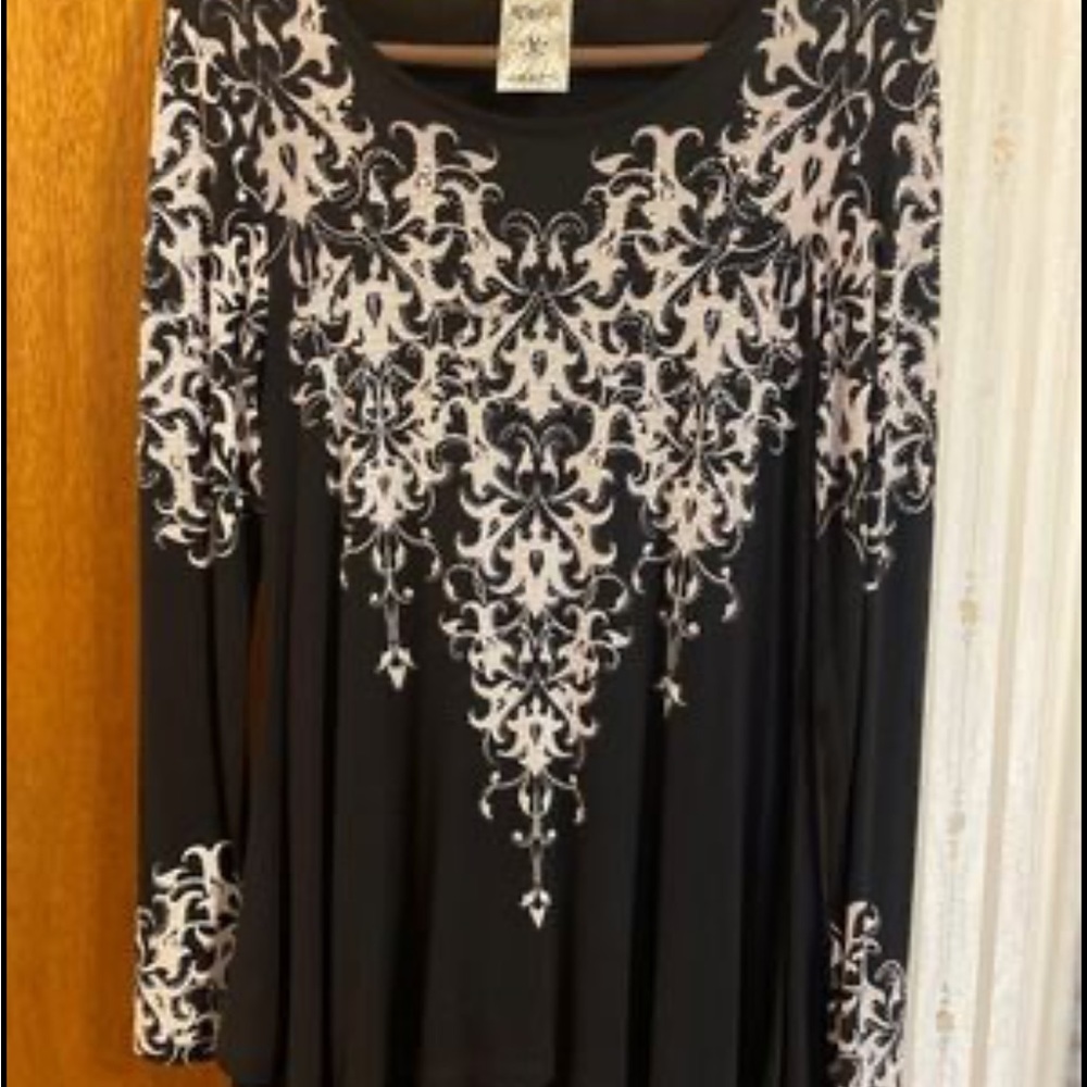 Size Medium, 3 piece matching set. Long & short sleeve top, matching sweater.
